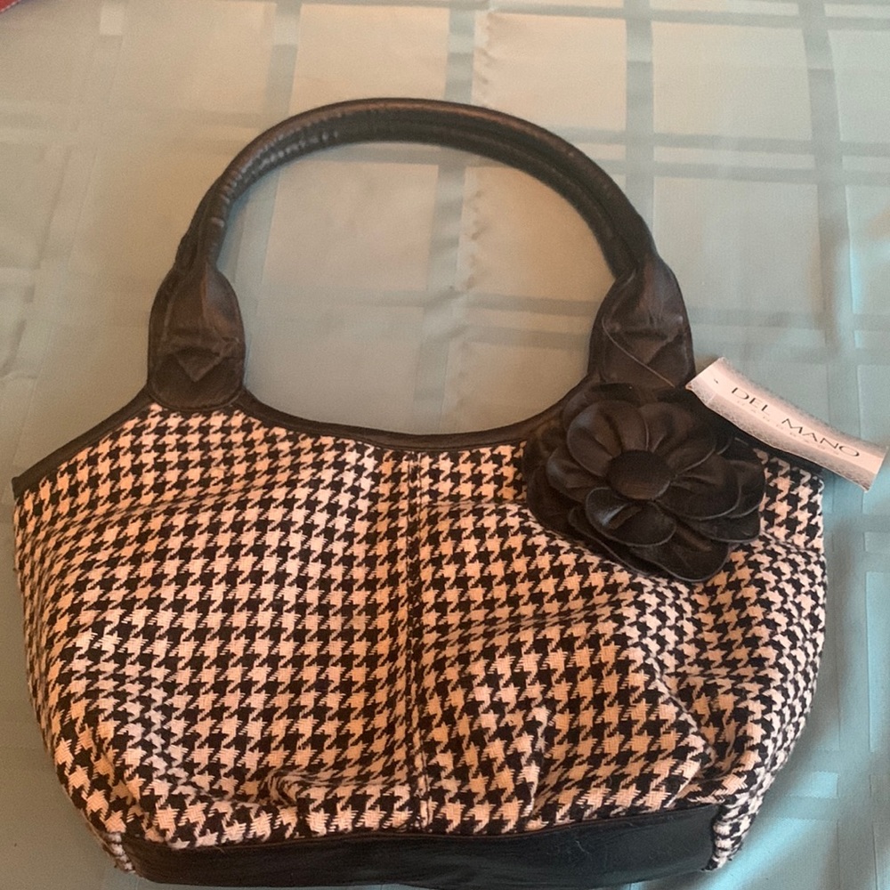 NWT Del Mano Hand bag.  Houndstooth pattern